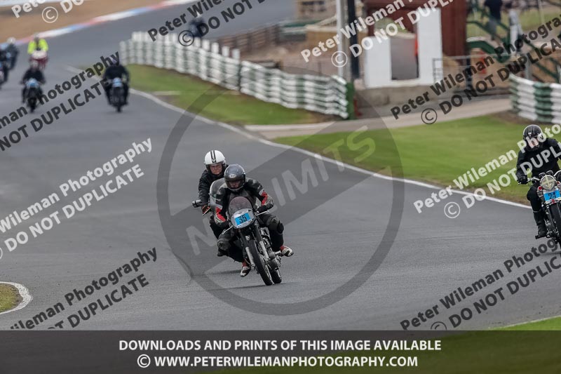 Vintage motorcycle club;eventdigitalimages;mallory park;mallory park trackday photographs;no limits trackdays;peter wileman photography;trackday digital images;trackday photos;vmcc festival 1000 bikes photographs